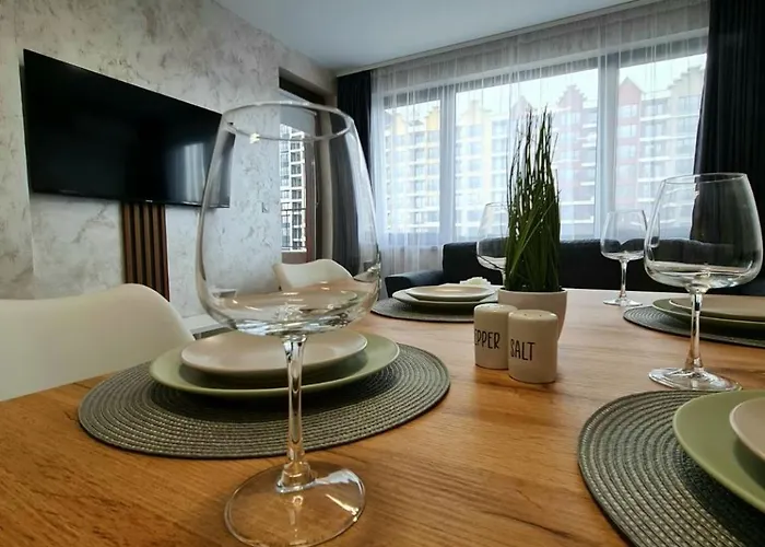 Family Garden - Bright 1br