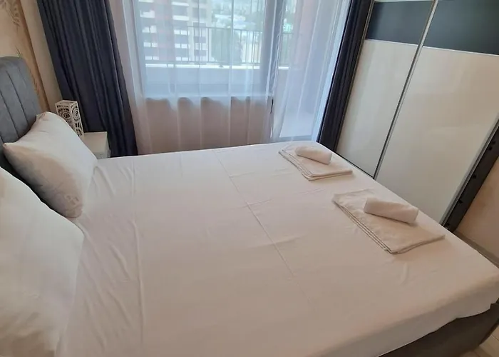 Family Garden - Bright 1br *