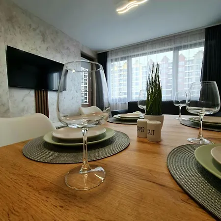 Family Garden - Bright 1br