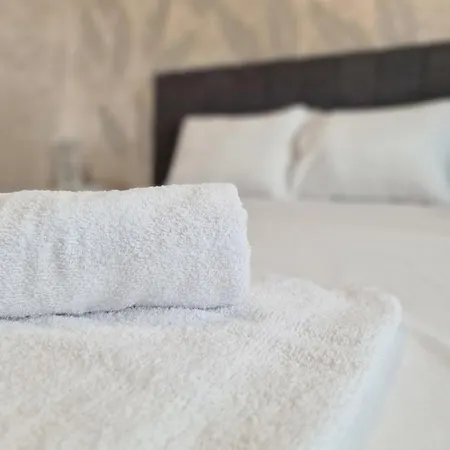 Family Garden - Bright 1br Апартаменти *