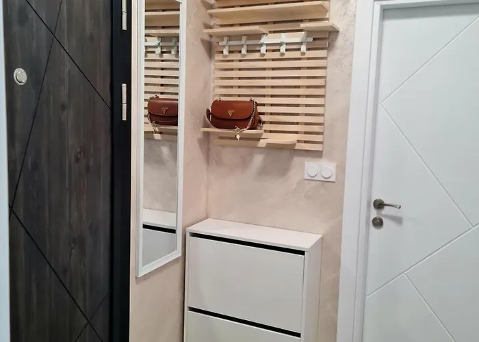 Family Garden - Bright 1br *